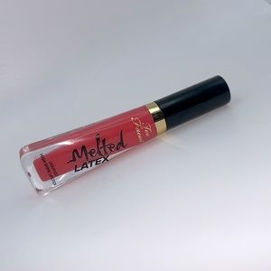 Too Faced Melted latex color rated R
